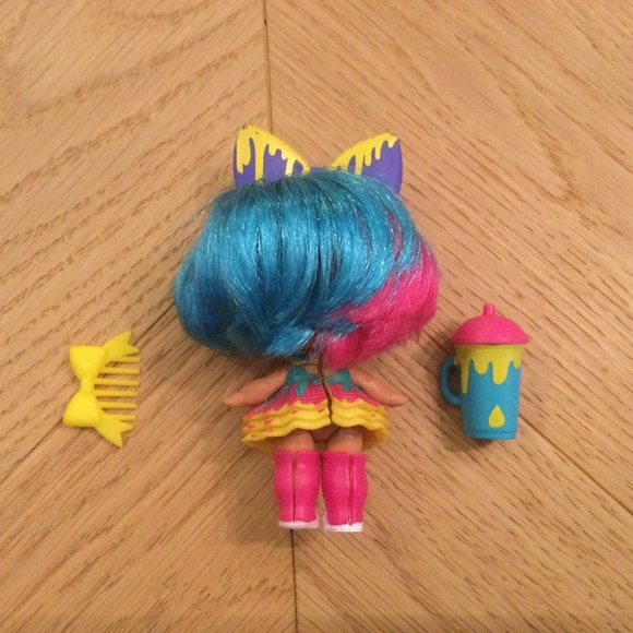 LOL Surprise Doll Hair Goals Paint Splatters Original Outfit and comb - Picture 3 of 4